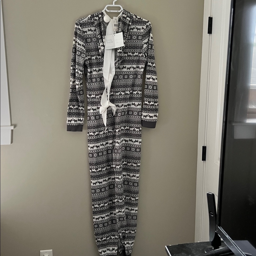 Emily & Jane Fair Isle Dog Print Hooded One Piece Pajamas NWT Medium - Picture 4 of 7